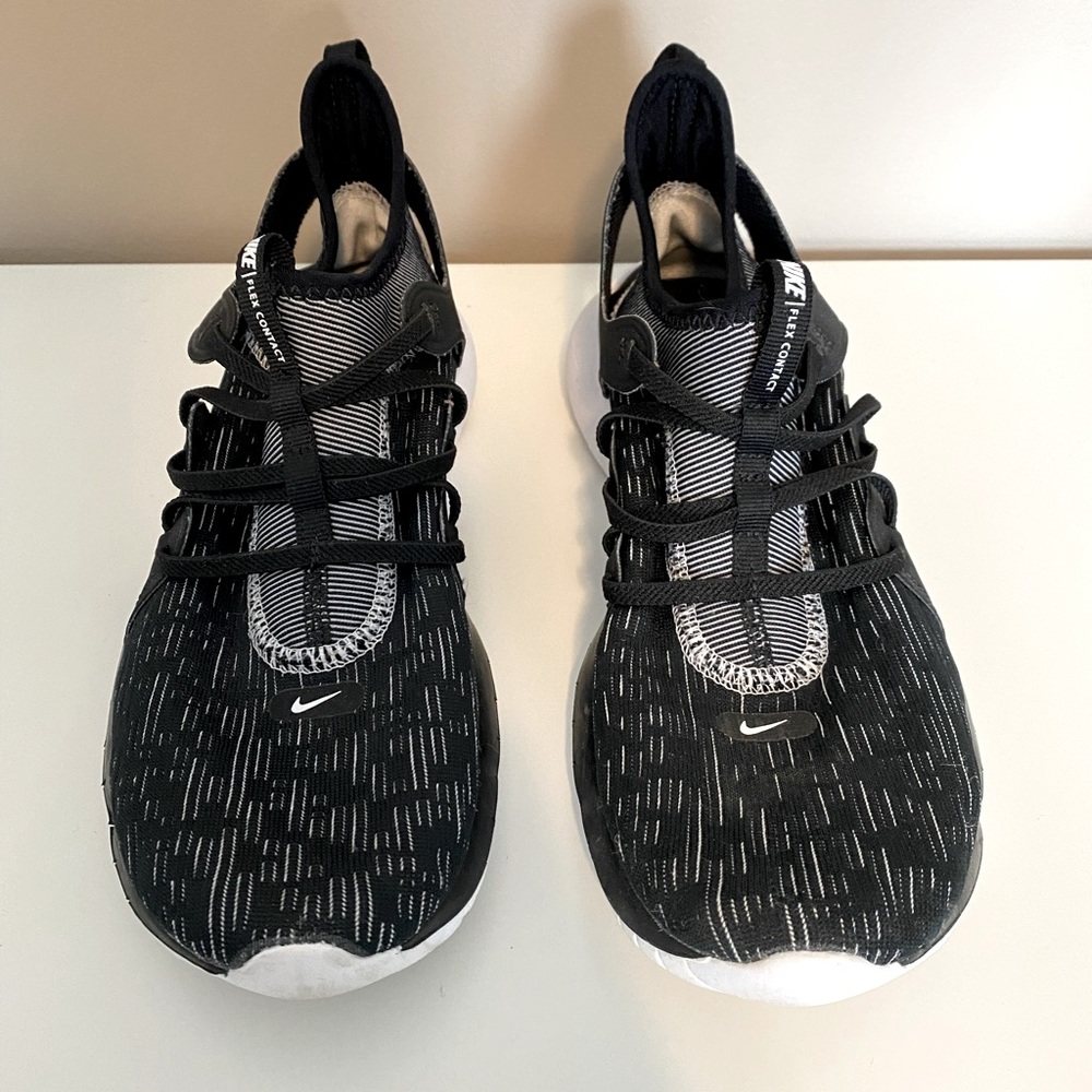 8 NIKE Natural Motion Offset Running Shoes